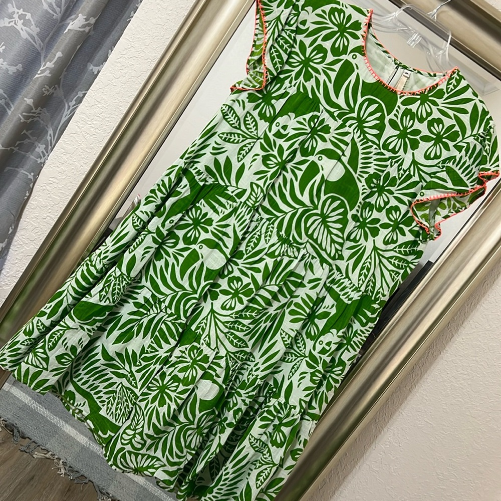 Green parrots in this beautiful size medium Uncle Frank dress